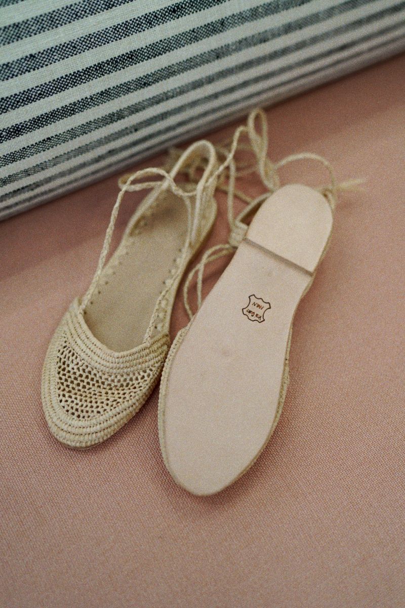 Aphrodite Beige Sneakers