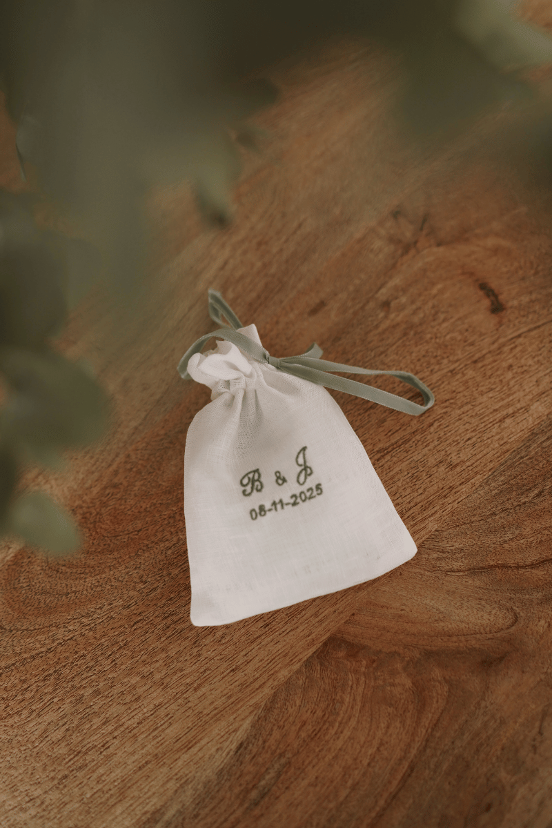 Bolsa pequeña bordada