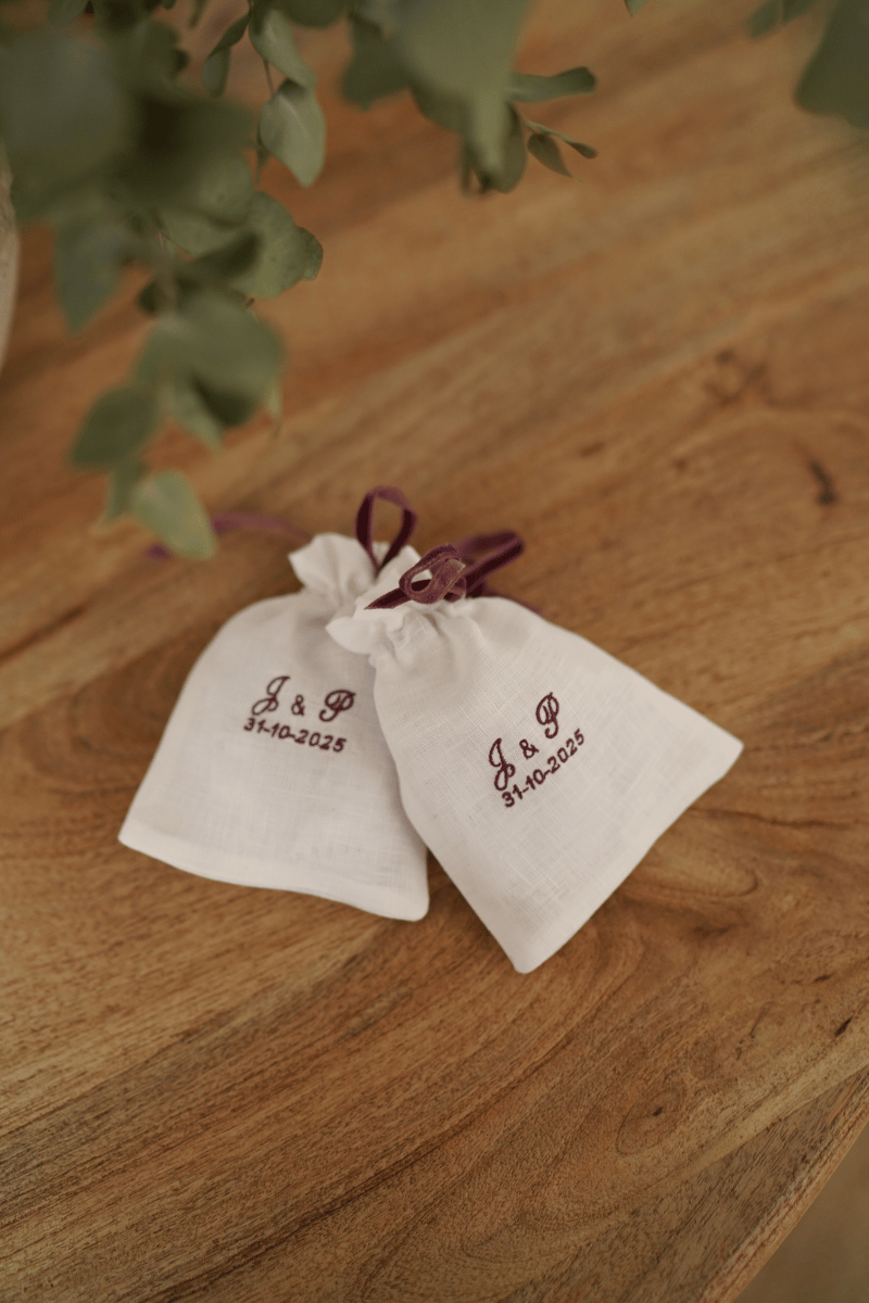 Bolsa pequeña bordada