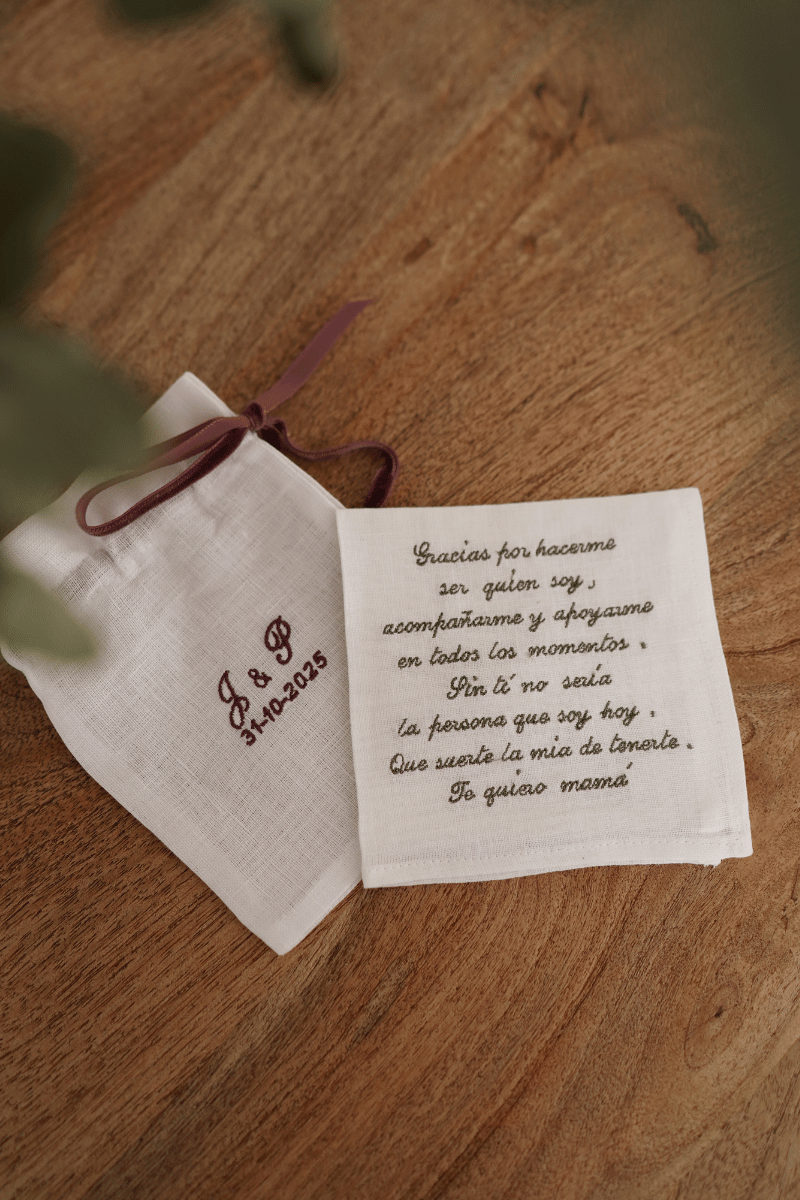 Pañuelo Bordado Mamá